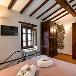 Guesthost - Lavanda With Pool & Parking Apartment